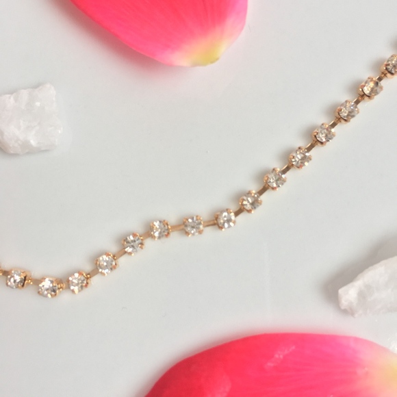 'Royal' Elegant Gold Choker Necklace - Picture 4 of 4